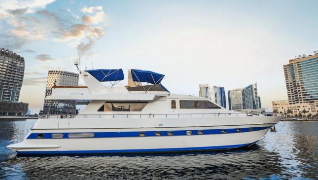 LUXURY YACHT 65 FEET - Daycation Tour